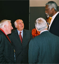 Dean Smith, CBS' Billy Packer, who emceed the induction ceremony, Larry Brown, Bill Russell.