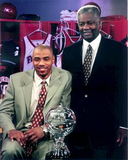 2000 Oscar Robertson Trophy Winner Kenyon Martin, now with the New
Jersey Nets, with The Big O